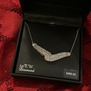 Ladies, beautiful sterling silver/diamond necklace, retail value $695